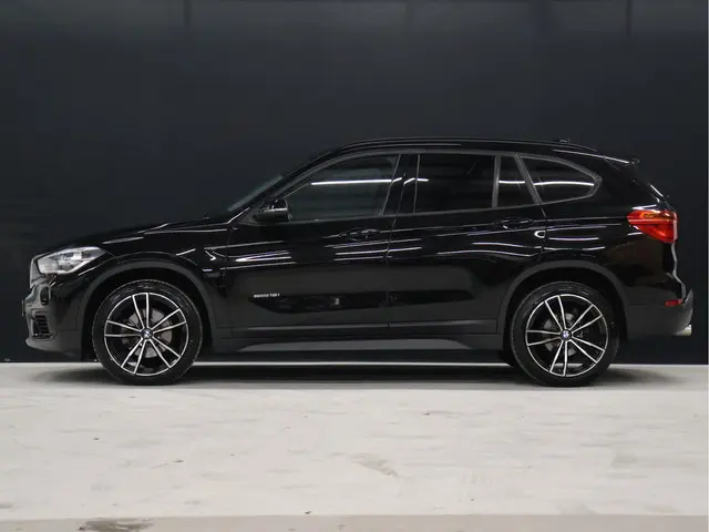 BMW X1 sDrive18i High Executive [NAVIGATIE, MEMORY SEATS, PDC ACHTER, LED, BLUETOOTH, CRUISE CONTROL...