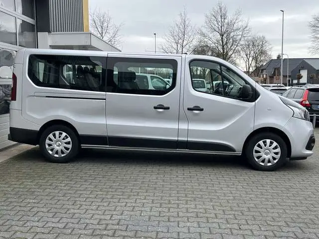 Renault Trafic Passenger 9-persoons 1.6 dCi Grand Authentique Energy BTW / BPM vrij marge Lengte 2 Airco Cruise control Navigatie PDC 1e eigenaar Combi Kombi Passenger Groepsvervoer Taxi Personenbus