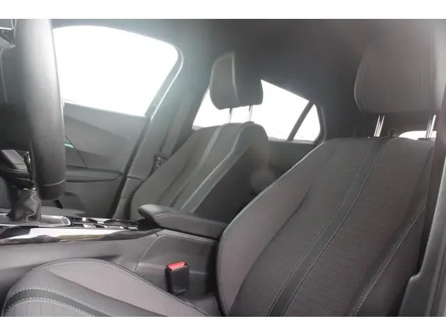 Peugeot 2008 1.2 100PK ALLURE PACK | AFNEEMBARE TREKHAAK | NAVIGATIE | STOEL VERWARMING | ALL SEASON...