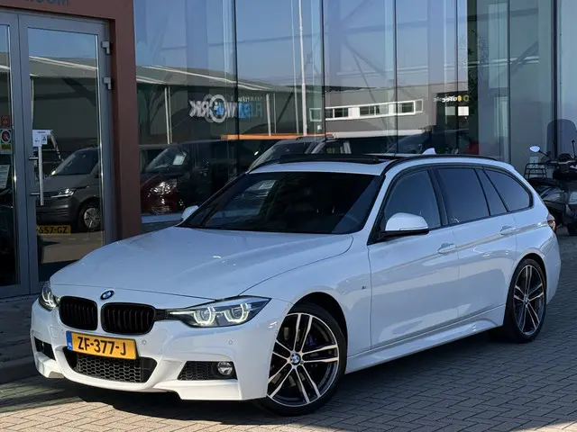 BMW 3-serie Touring 320i M Sport Edition | Pano | Harman / Kardon | Leder | Head-Up | Achteruitrijca...