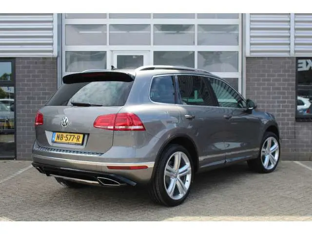 Volkswagen Touareg 3.0 TDI R-line / Panoramadak / Dynaudio / 360 Camera