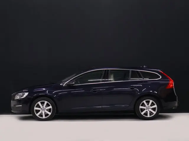 Volvo V60 2.0 T4 Polar+ [SCHUIFKANTELDAK, TREKHAAK, CRUISE CONTROL, BLUETOOTH TELEFOON, HARMAN/KARDO...