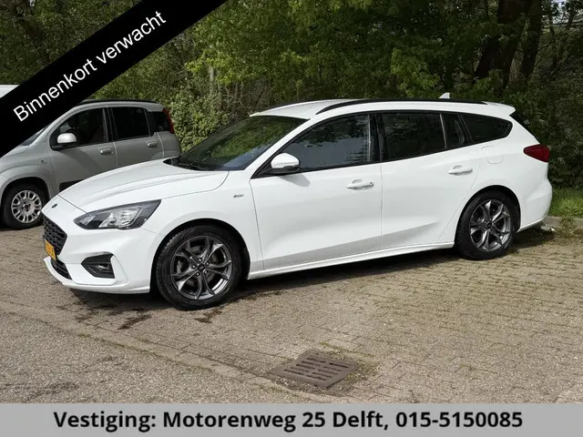 Ford Focus Wagon 1.0 EcoBoost ST Line Business . KEYLESS ENTRY & START . PARKEERSENSOREN . NAVIGATIE...