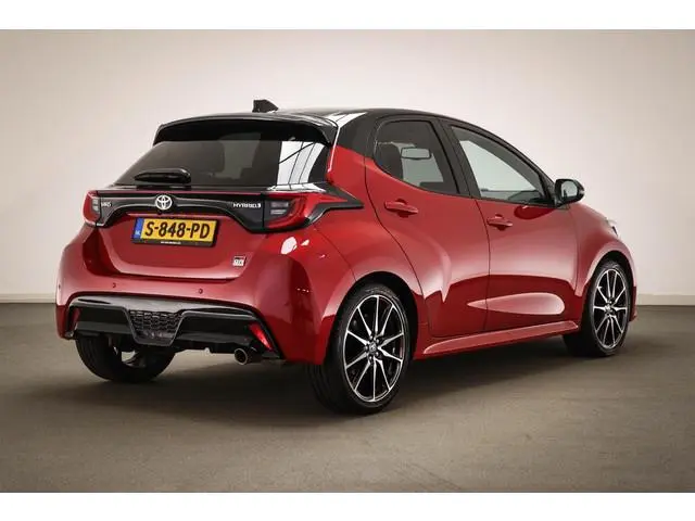 Toyota Yaris 1.5 Hybrid GR Sport | PREMIUM PACK | PANORAMADAK | HEAD UP | STUURVERWARMING