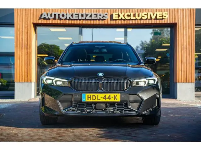 BMW 3-serie Touring 330e xDrive M Pakket Panoramadak HUD Camera ACC Harman Kardon