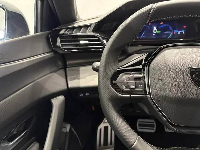 Peugeot e-308