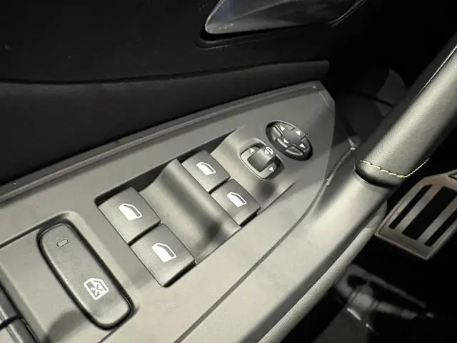 Peugeot e-308