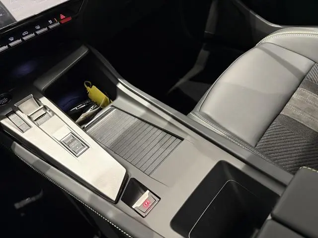 Peugeot e-308