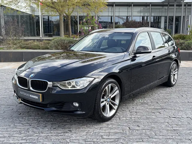 BMW 3-serie Touring 320i Executive Sport / Automaat / Navi / Lm velgen / PDC