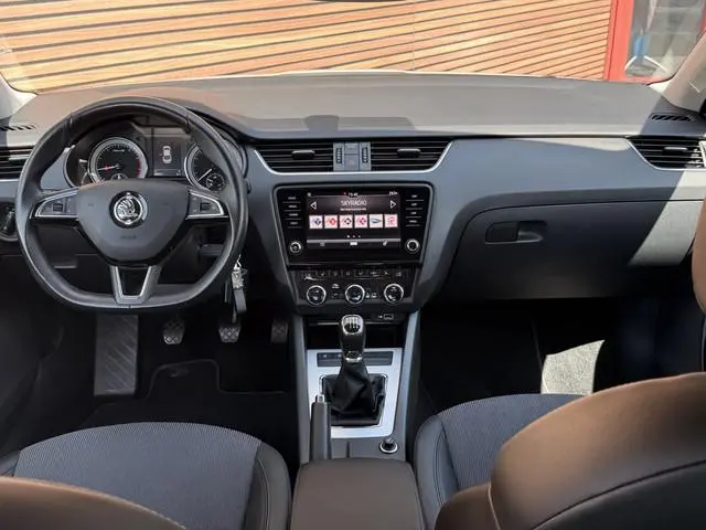 ŠKODA Octavia 1.0 TSI Greentech Business Edition Navi / Carplay / Clima / Lm Velgen