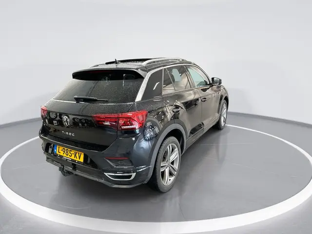 Volkswagen T-Roc 1.5 TSI 150pk DSG R-line Sport · Camera · Panoramadak · Apple/Android Car Play · Al...