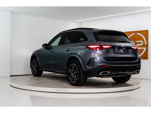 Mercedes-Benz GLC-klasse 300e 4MATIC AMG 313PK | Pano | Burmester | Memory | Sfeer | Trekhaak | 12 M...