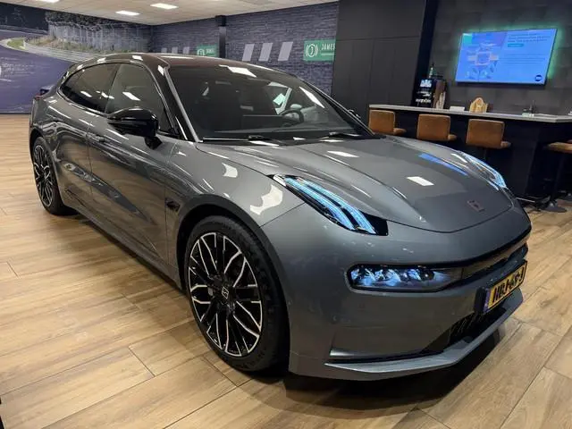 Zeekr 001