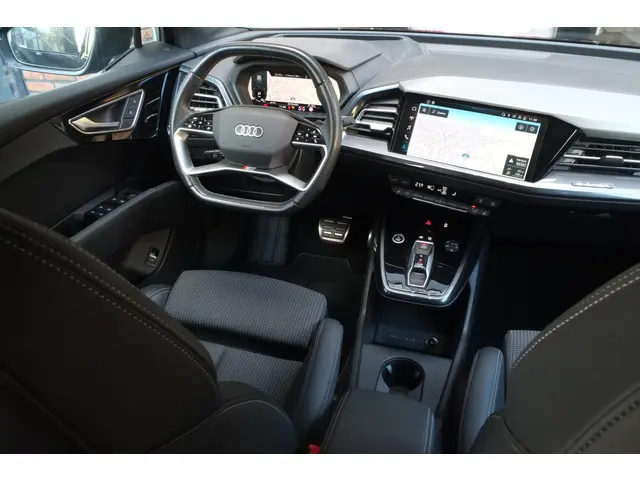 Audi Q4 e-tron 40 Advanced edition 77 kWh ACC, Head-up, Achteruitrijcamera