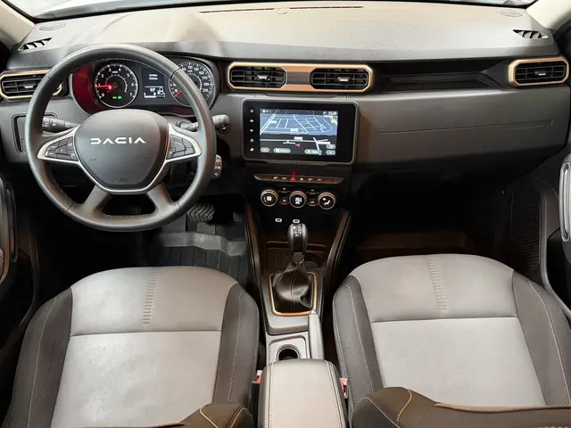Dacia Duster 1.3 TCe 150 AUT Extreme | Navi | Blindspot | 17" | Stoelverwarming | Led | Carplay | PD...