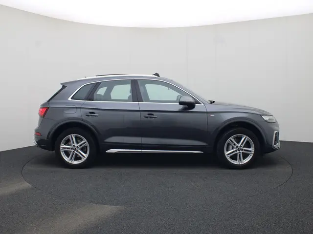 Audi Q5 50 TFSIe 220kW/299PK S Line · Panoramadak · Trekhaak · Camera