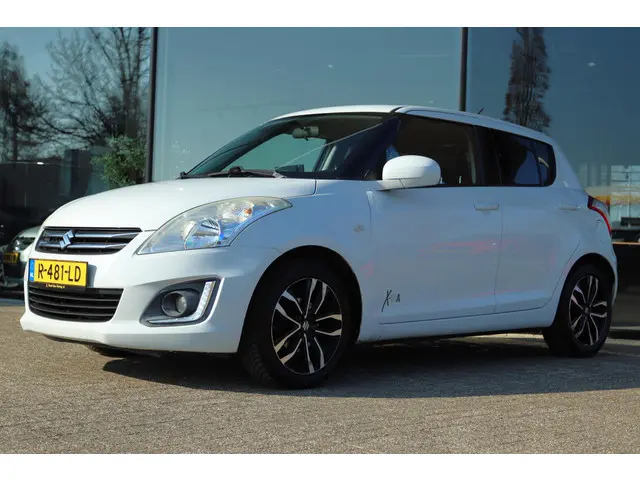 SUZUKI SWIFT 1.2 COMFORT EASSS X-TRA | CARPLAY | CRUISE | STOELVERWARMING | LMV