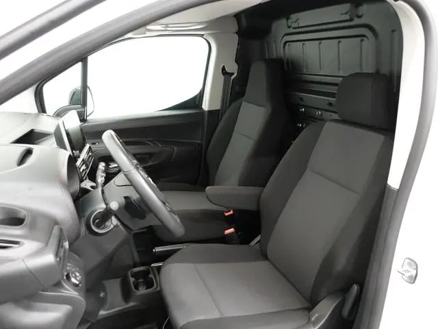 Opel Combo 130pk L1 Automaat Apple Carplay Trekhaak Parkeersensoren Airco Cruise control 2-zits