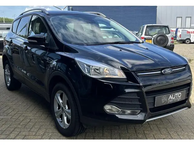 Ford Kuga 1.5 Titanium Styling Pack 150PK | Nette Staat! | Trekhaak | Parkeersensoren Voor en Achter...
