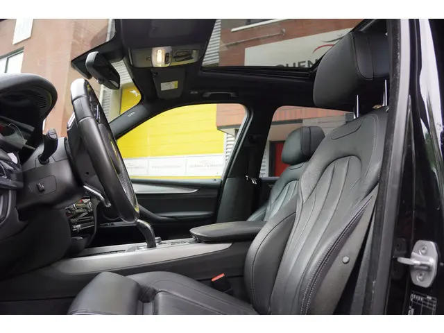 BMW X5 xDrive30d High Executive 7-pers / M-sport / Pano / Trekhaak / Acc / Leer Dash / Dealer ond /