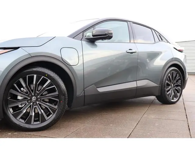 Toyota C-HR+