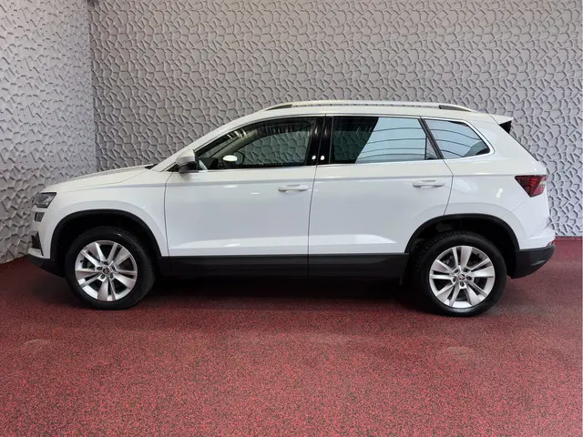 ŠKODA Karoq ✅3.719KM✅ 1.5 TSI 150 PK CARPLAY NAVI VIR.COCKPIT STOEL/STUUR VERW. ADAP.CRUISE ✅ Top Au...