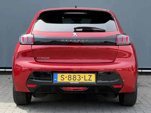 Peugeot e-208