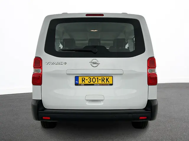 Opel Vivaro-e Combi L3H1 75 kWh Opel Vivaro-e Combi 75-kWh L3H1 9-persoons PERSONENBUS Airco| Navi|...