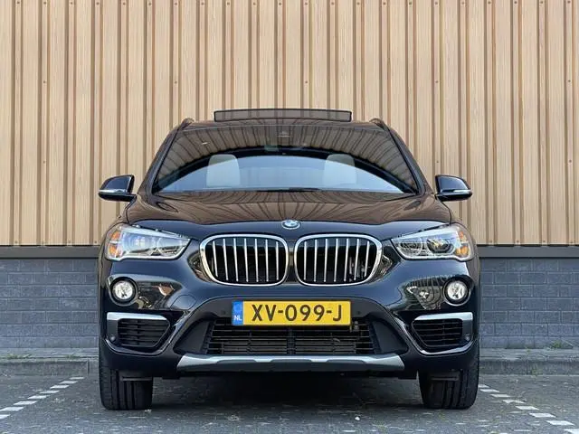 BMW X1 sDrive20i Orange Edition III | Dealer Onderhouden | Origineel Nederlands | NAP | Panoramadak...