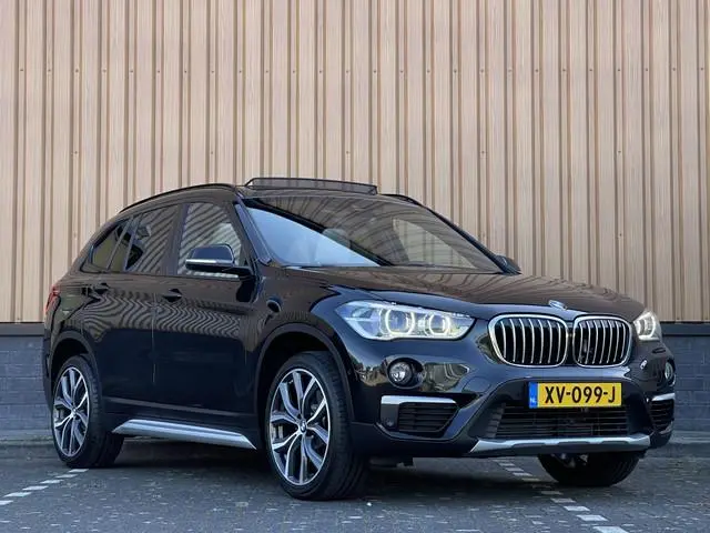 BMW X1 sDrive20i Orange Edition III | Dealer Onderhouden | Origineel Nederlands | NAP | Panoramadak...