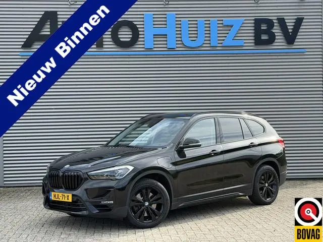 BMW X1 xDrive25e Sport Line Trekhaak Carplay Harman-Kardon Stuurwielverwarming Stoelverwarming 18 In...