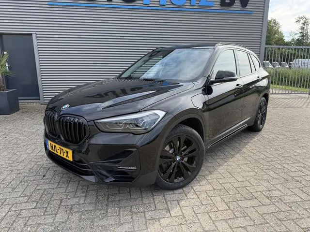 BMW X1 xDrive25e Sport Line Trekhaak Carplay Harman-Kardon Stuurwielverwarming Stoelverwarming 18 In...