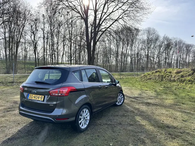 Ford B-Max 1.0 EB 100PK Titanium | DEALER OND. | 49.000KM | CAMERA | STOELVERWARMING | NAVI | CRUISE...