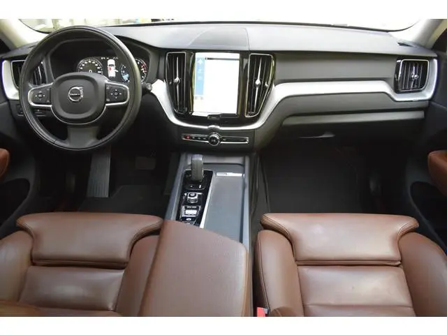 Volvo XC60 2.0 T8 AWD Mom Pro PANO|LEDER|LED|STOEL+STUURVW|
