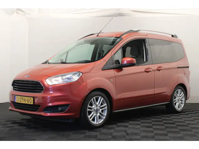 Ford Tourneo Courier 1.0 Titanium