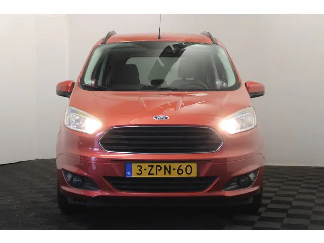 Ford Tourneo Courier 1.0 Titanium