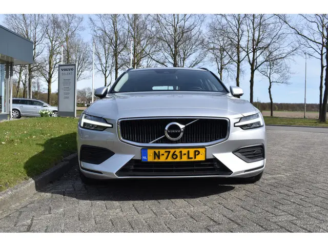 Volvo V60 B3 177PK Automaat Momentum Advantage | ACC | PDC | 17"LMV | Apple Carplay / Android |