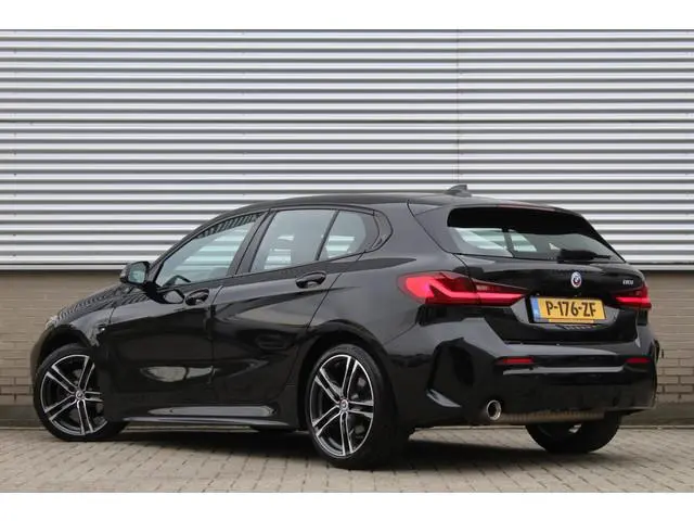 BMW 1-serie 118i Business Edition | M-Sport | Origin NL | Camera | Trekhaak | Navigatie