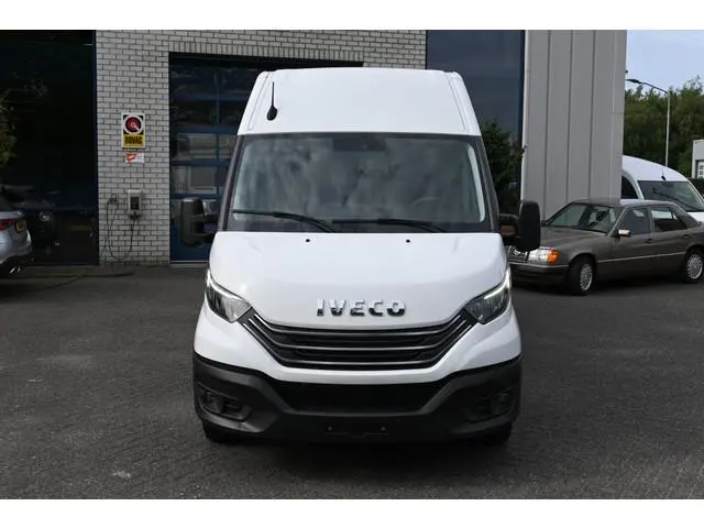 Iveco Daily 35S18 3.0 180 pk L4H2 Maxi Hi-Matic LED, ACC, Geveerde stoel, Camera, Navigatie