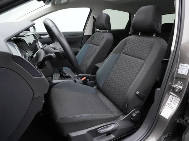 Volkswagen Polo 1.0 TSI 95 pk DSG IQ.Drive | Panoramadak | Stoelverwarming | Adaptive Cruise | Navig...