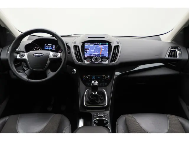 Ford Kuga 1.5 Titanium Bi-Xenon, Panoramadak, Winterpakket, Camera, Parkassist, Trekhaak, 17''