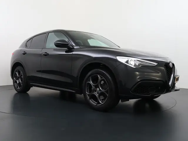 Alfa Romeo Stelvio 2.0 T AWD Super VAN € 33.900,- VOOR € 28.877, - UW LENTEVOORDEEL: € 5.023,-!  | B...