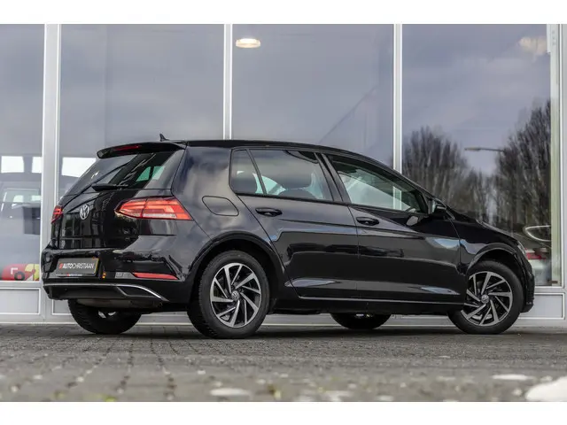 Volkswagen Golf 1.0 TSI Comfortline | Stoelverwarming | Adaptieve cruise | Parkeersens. V + A