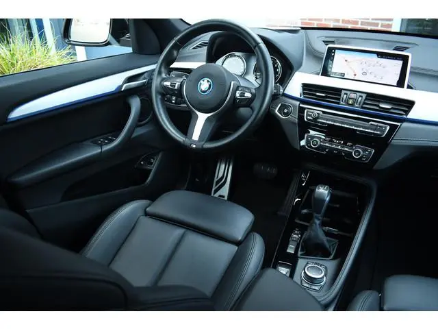 BMW X1 xDrive25e 220pk M-Sport 19inch Leder Stuurverw LED El-klep DAB BTW-auto!