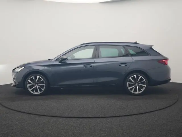 SEAT Leon Sportstourer 1.4 TSI eHybrid FR PHEV 204pk Dealer O.H. | Adaptive Cruise | Camera | Alcant...