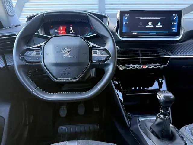 Peugeot 2008 1.2 PureTech Allure 2e Eigenaar|Navi|Camera|Carplay|D-riem vv in 2025|Trekhaak|Cruise|P...
