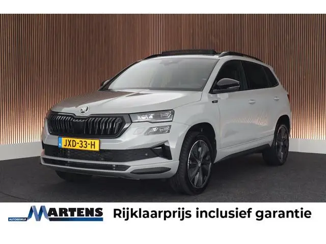 Skoda Karoq 1.5 TSI DSG Sportline Business Panoramadak Navigatie Camera LED Trekhaak Stoelverwarming