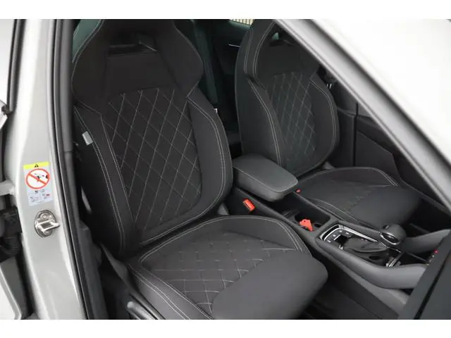 Skoda Karoq 1.5 TSI DSG Sportline Business Panoramadak Navigatie Camera LED Trekhaak Stoelverwarming