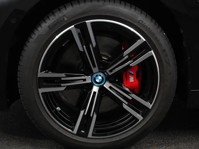 BMW 3-serie Touring 330e M-Sport | Digitale Cockpit | Climate control | Stoel verwarming | LED | Sfe...