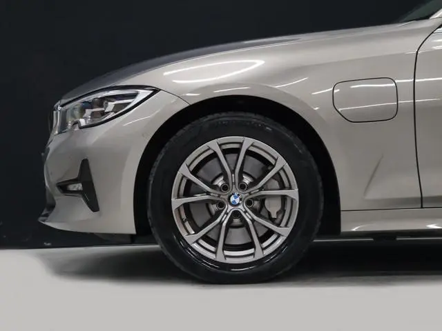 BMW 3-serie Touring 330e eDrive M Sport [CAMERA, APPLE CARPLAY, ANDROID, TREKHAAK, CRUISE, STOELVERW...